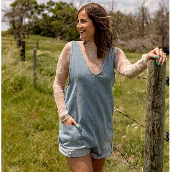 FREE PEOPLE High Roller Shortalls Light Wash Sz S {3X49} - Picture 1 of 6